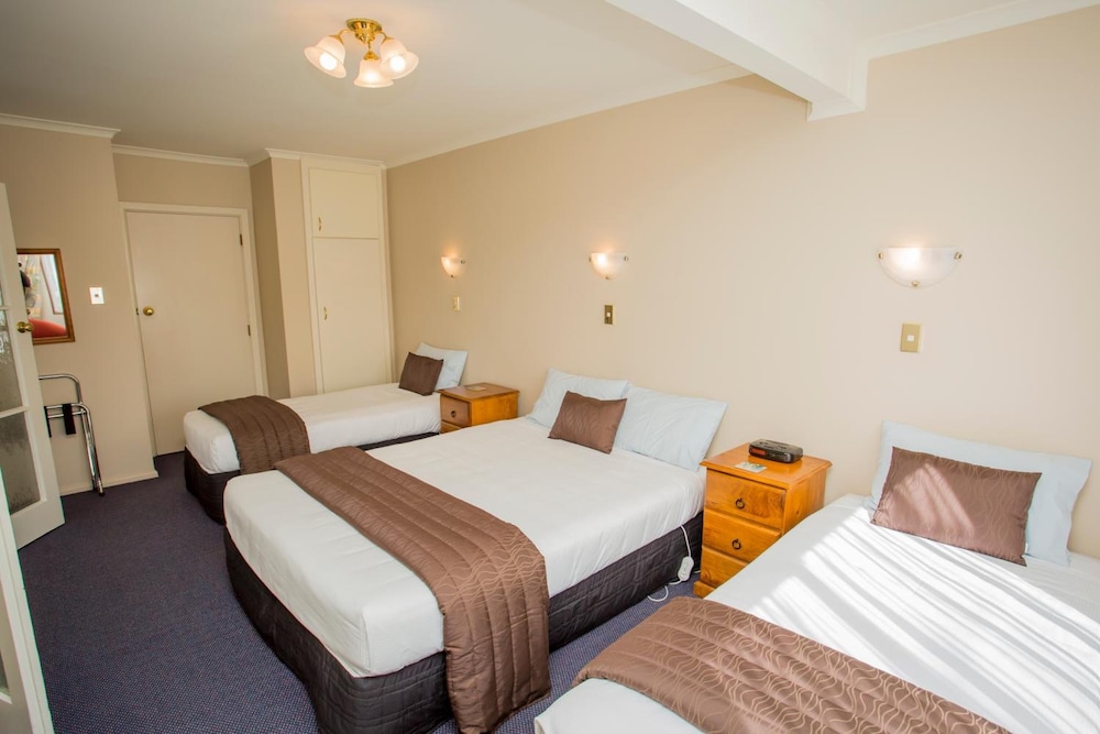 Parklands Motor Lodge 20/65