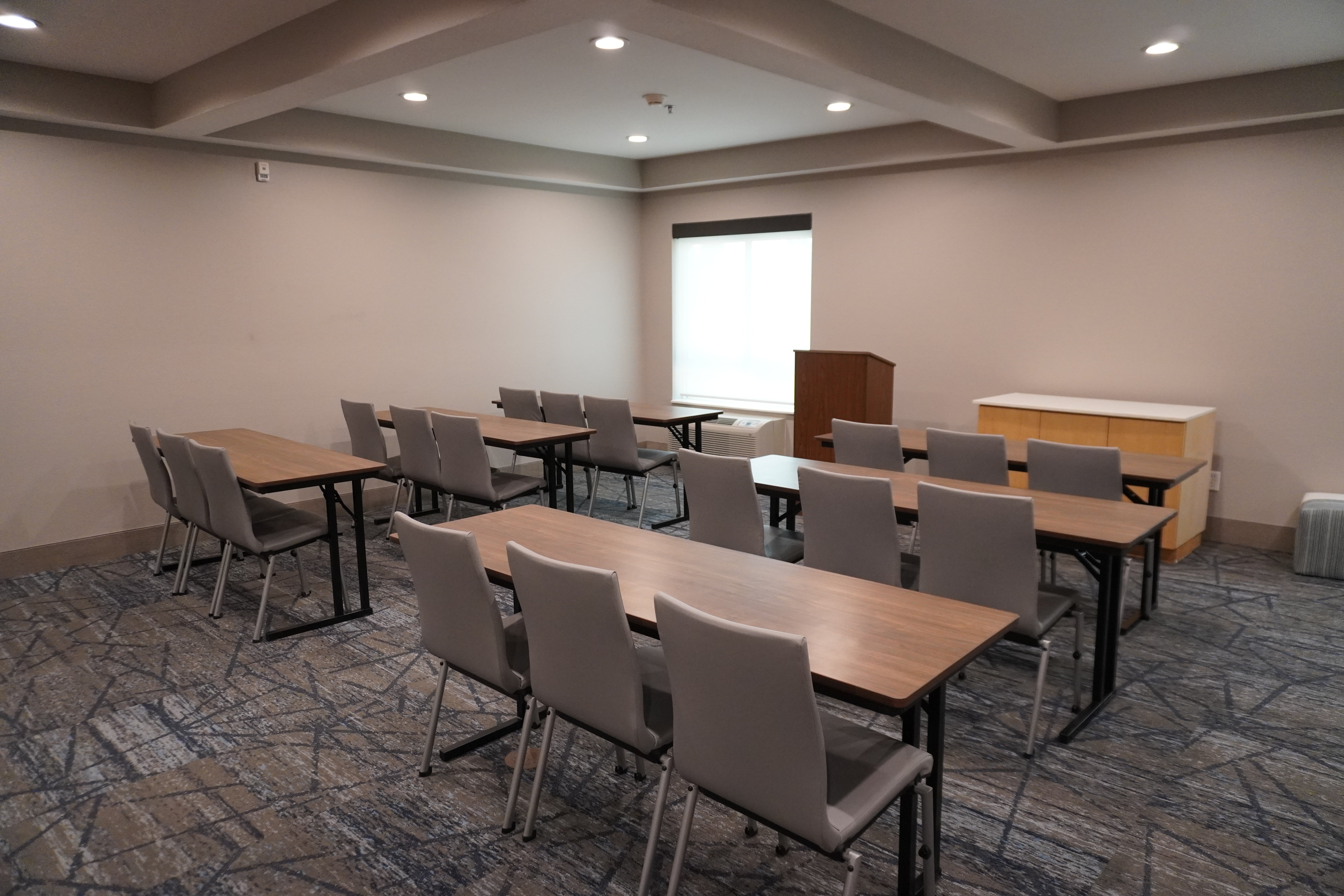Holiday Inn Express Hotel Suites Alexandria 51/62