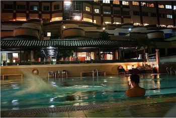 Crown Vista Hotel 5/50