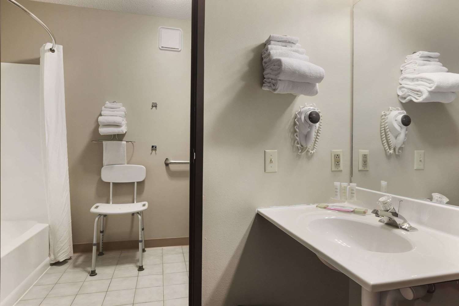 Super 8 by Wyndham Sioux Falls/41st Street 7/7