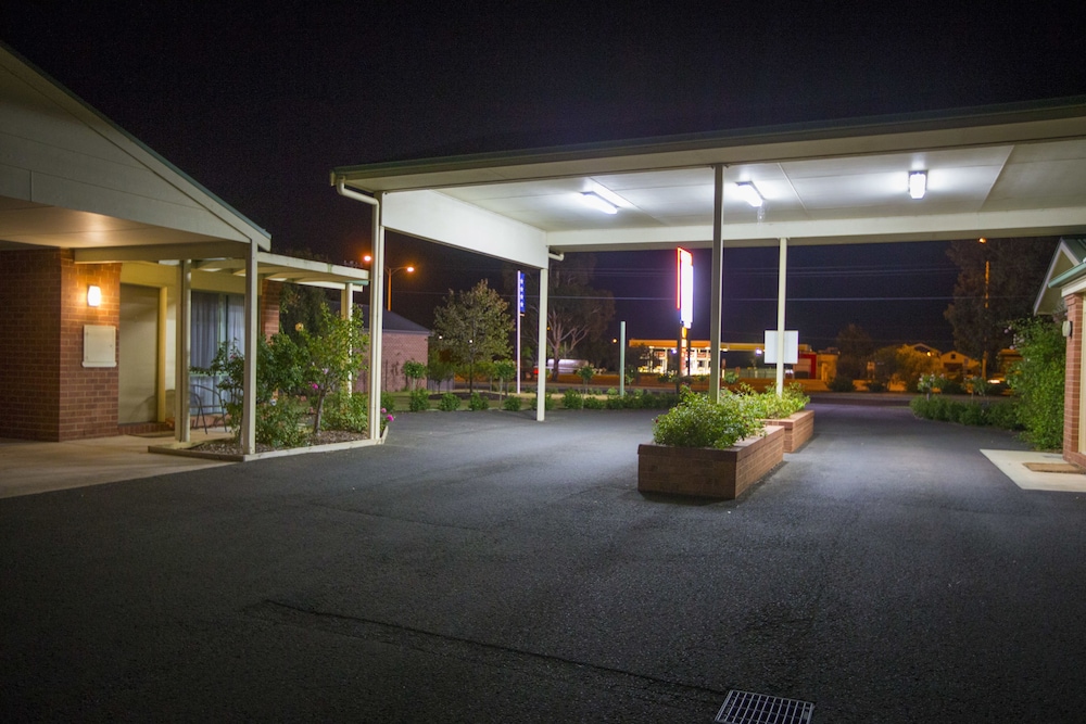 ROSE GARDEN MOTEL 6/55