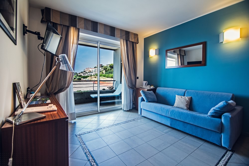 Aregai Marina Hotel Residence 36/67