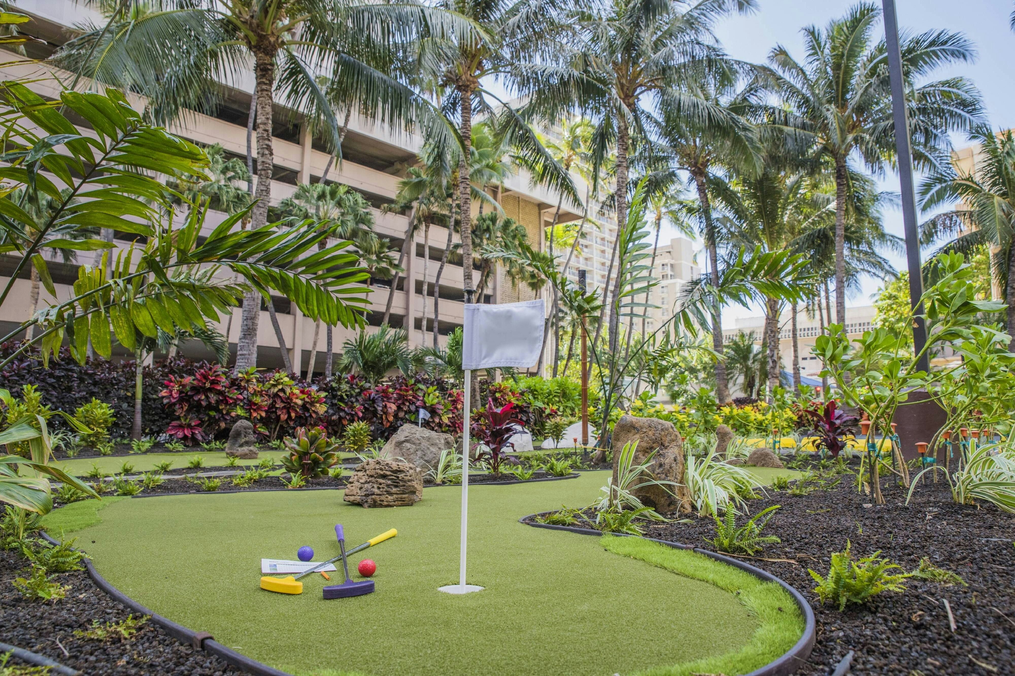 Courtyard By Marriott Waikiki Beach 13/14