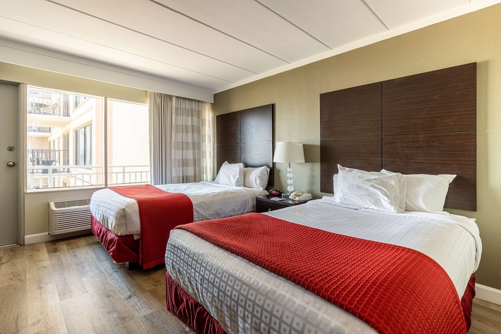 Sandcastle Resort On The Beach 16/48