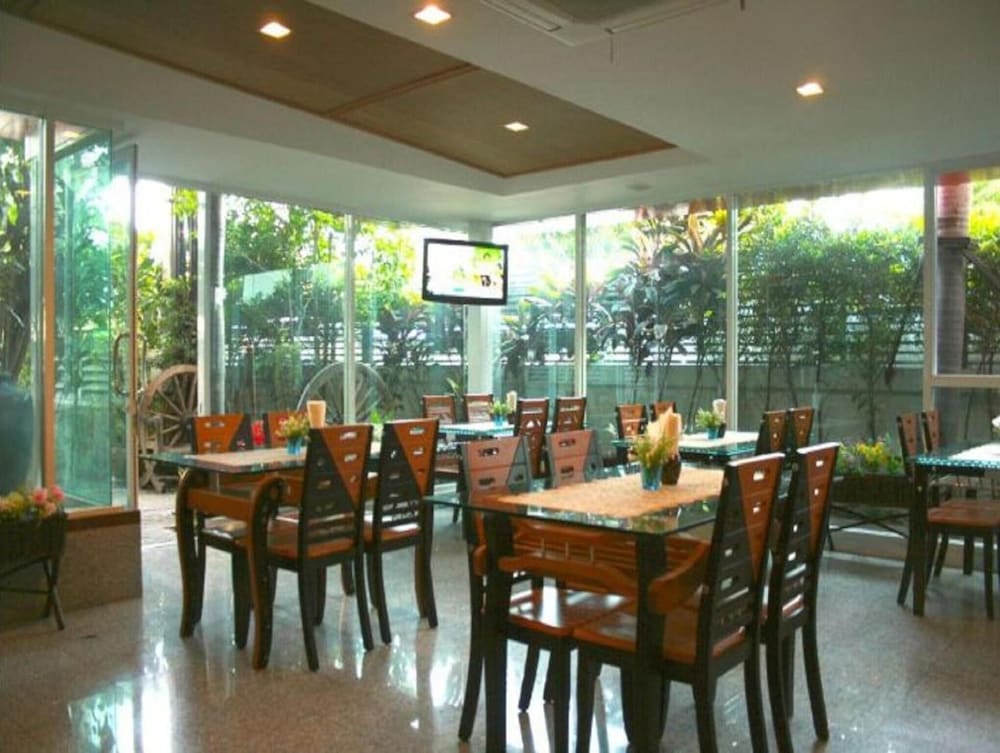 Juzi Hotel 52/57