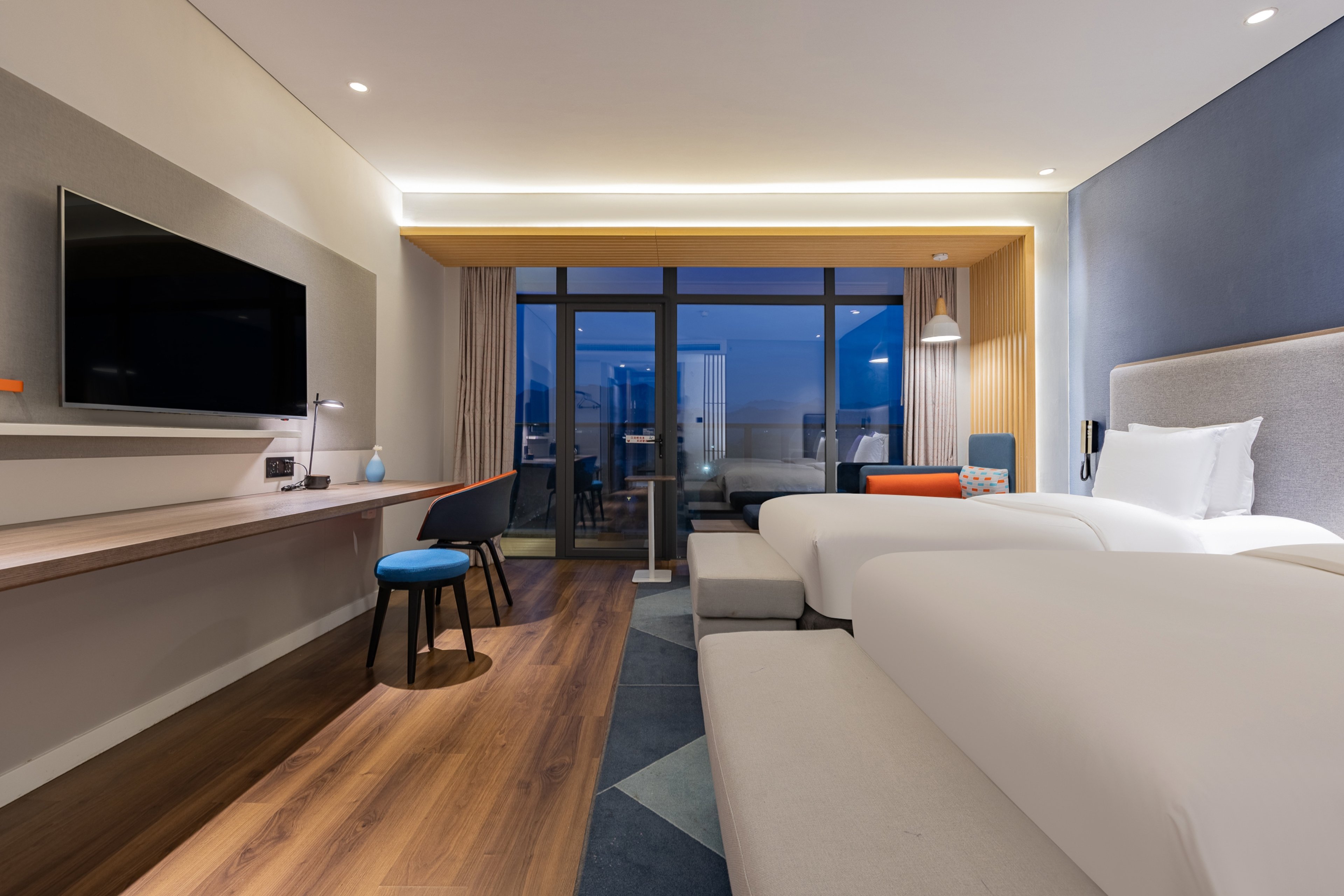 Holiday Inn Express Yichang Riverside 24/81