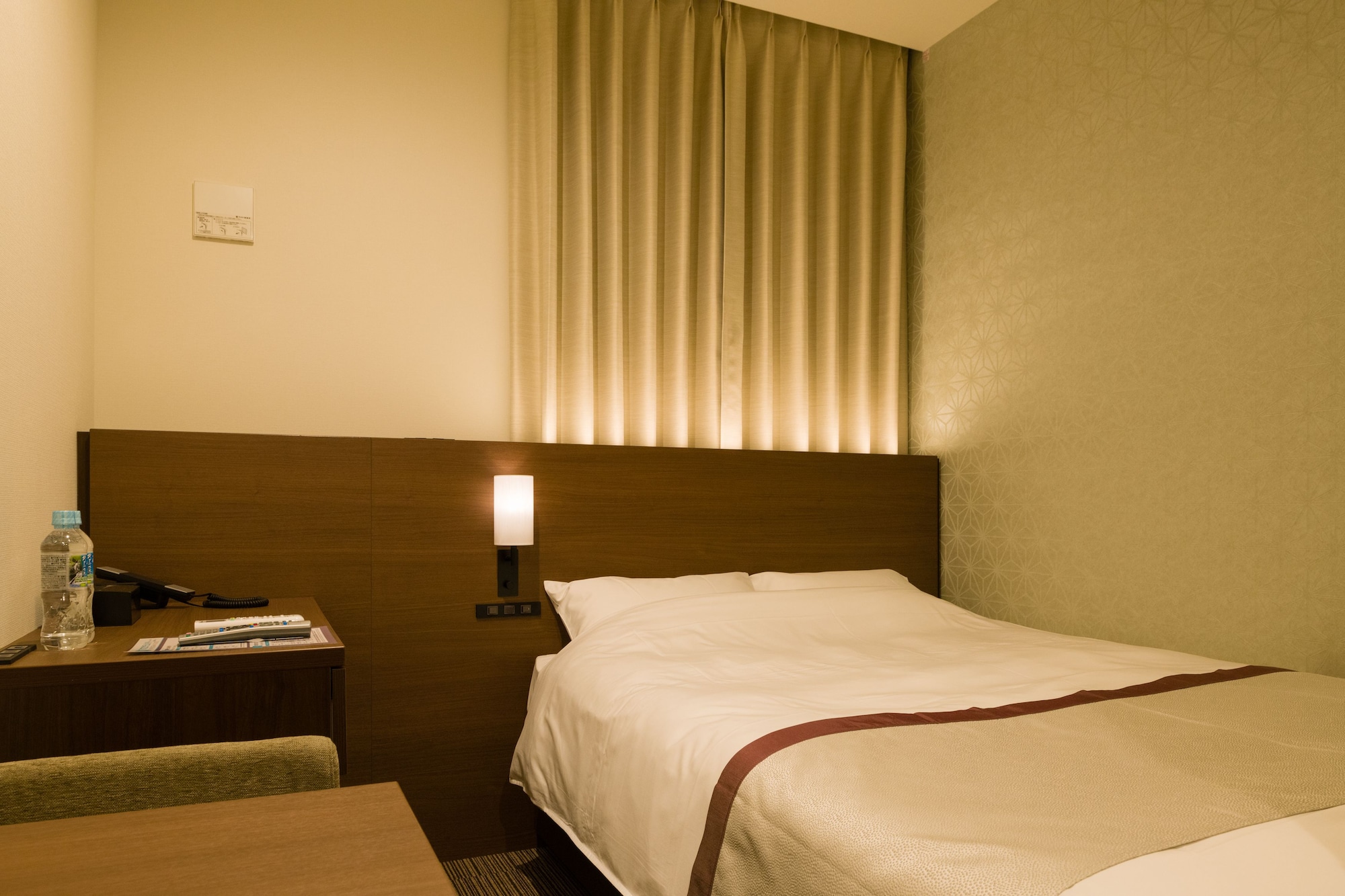 SEMI ROOM, SEMI DOUBLE BED