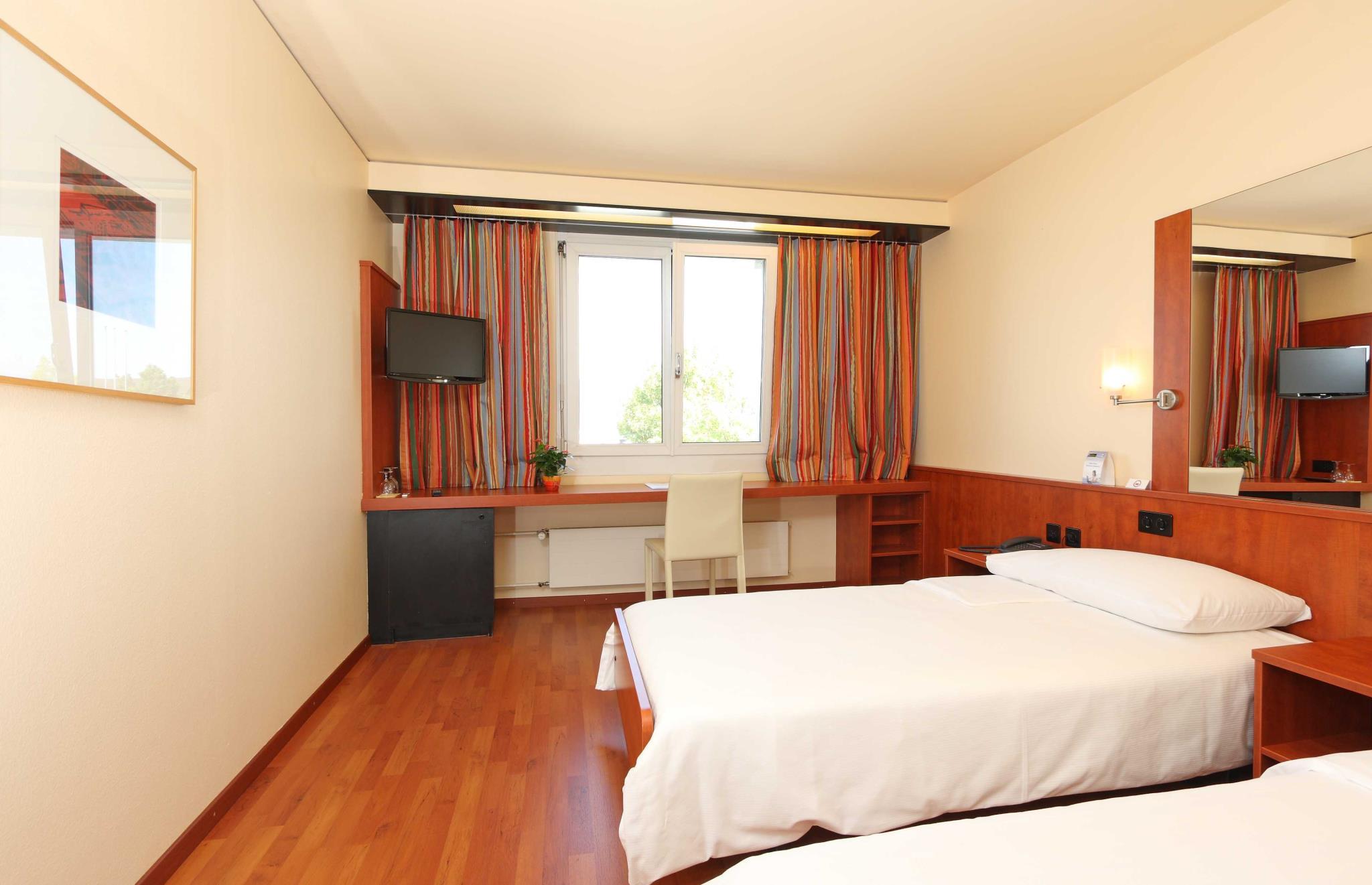 Room, Twin Beds