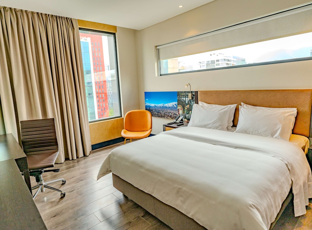 BUSINESS, QUEEN BED