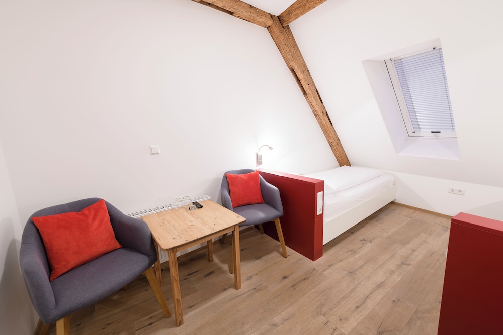 Hotel Garni Viktoria 8/18