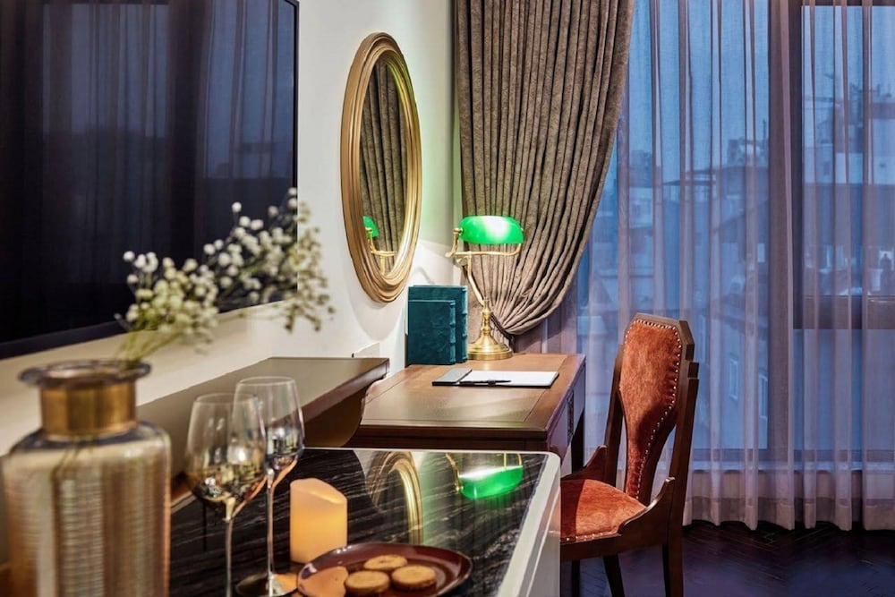 Peridot Grand Luxury Boutique Hotel 6/50