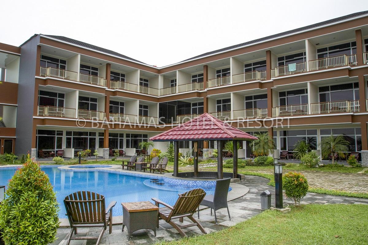 Bahamas Hotel And Resort 4/31