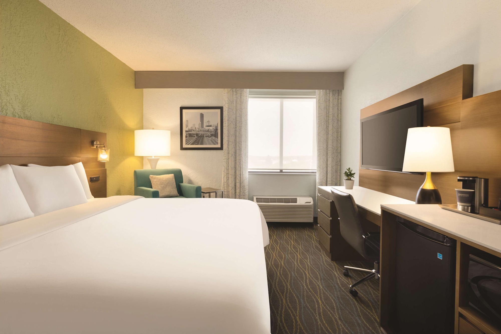 ROOM, KING BED