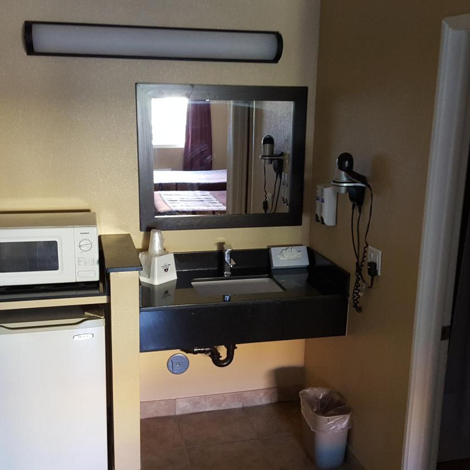 Anaheim Astoria Inn & Suites 13/22
