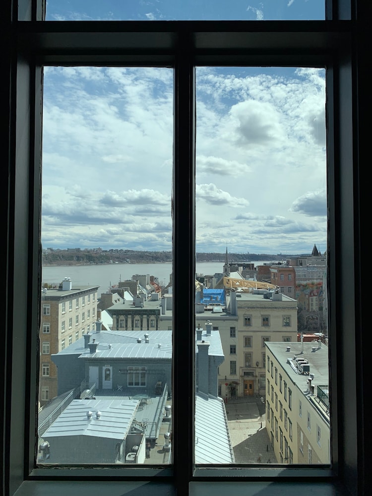 Hotel 71 35/50