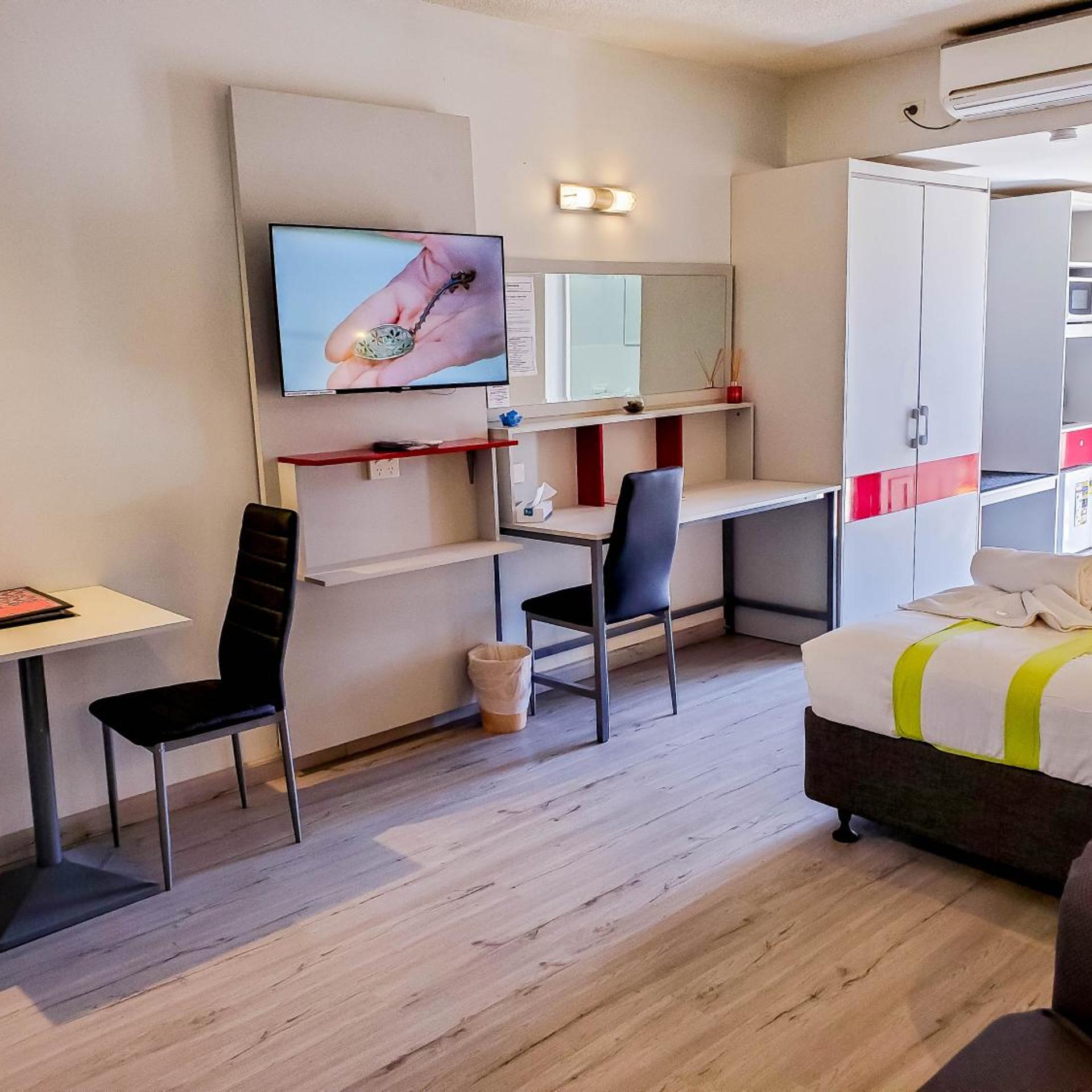 Sandors Motor Inn 26/50