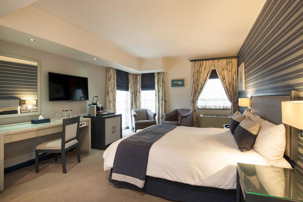 Deluxe Queen Bed