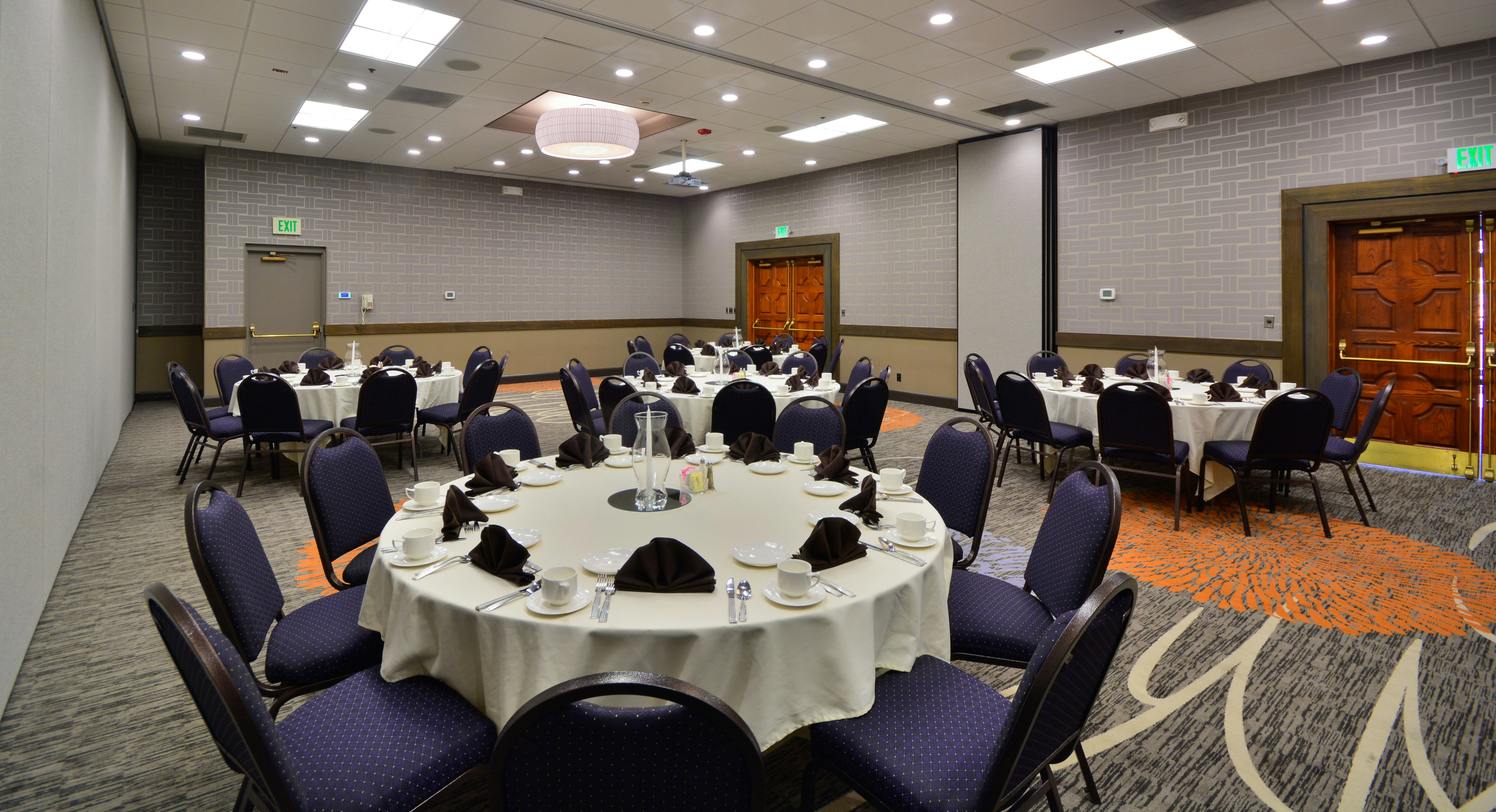 Embassy Suites by Hilton Denver Central Park 19/21