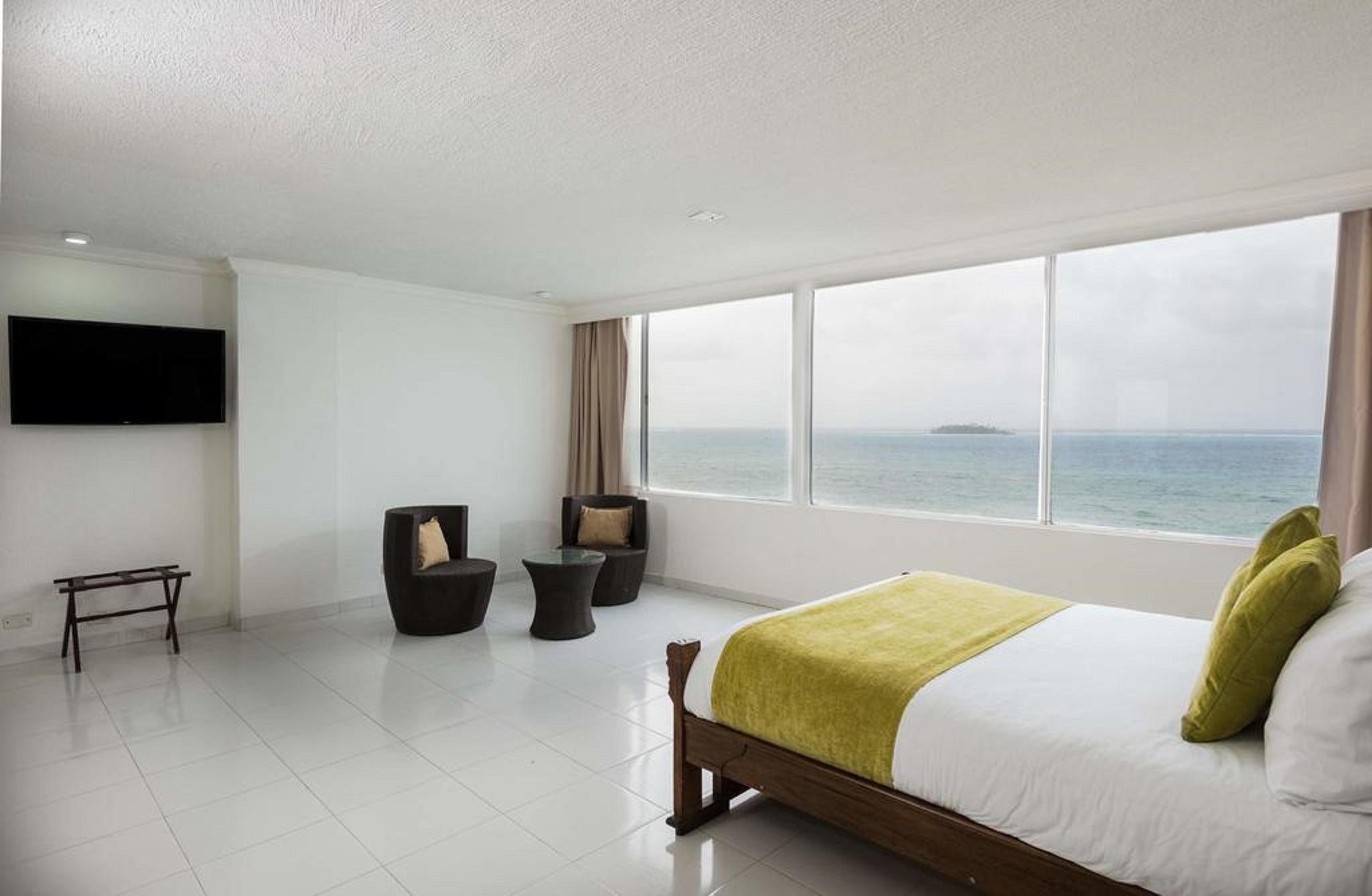 غرفة بسرير كينج بإطلالة على البحر، Hotel Calypso Beach 3/4