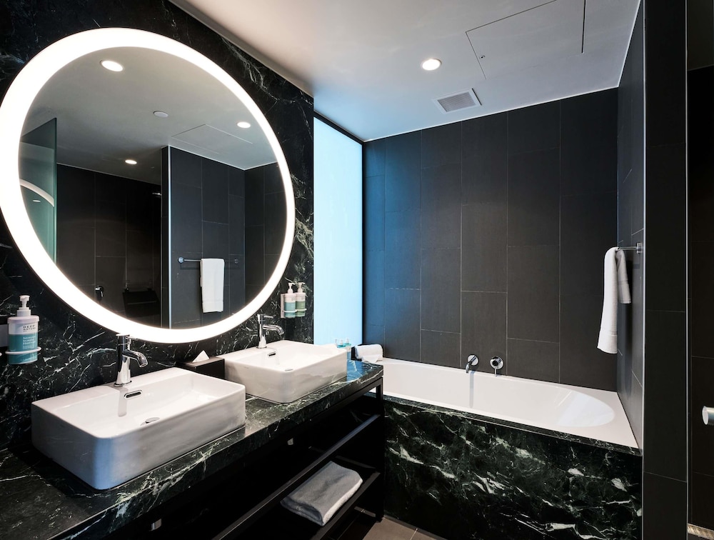 JUNIOR SUITE, KING BED
