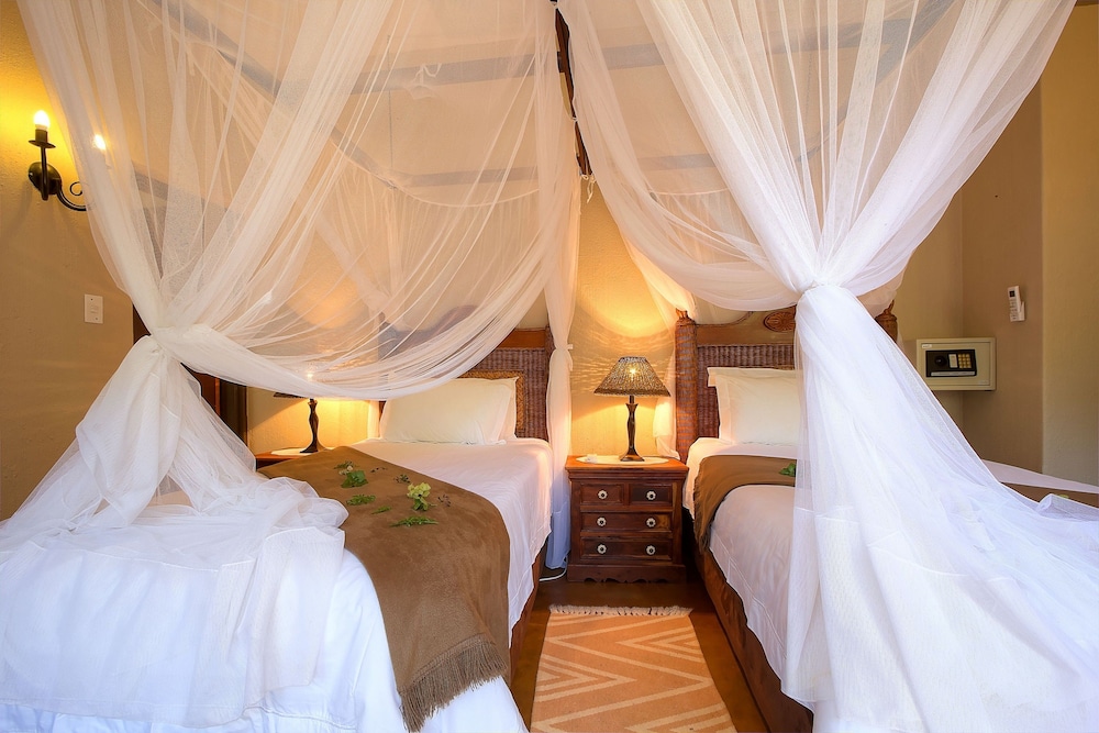 Mvuradona Safari Lodge 4/50