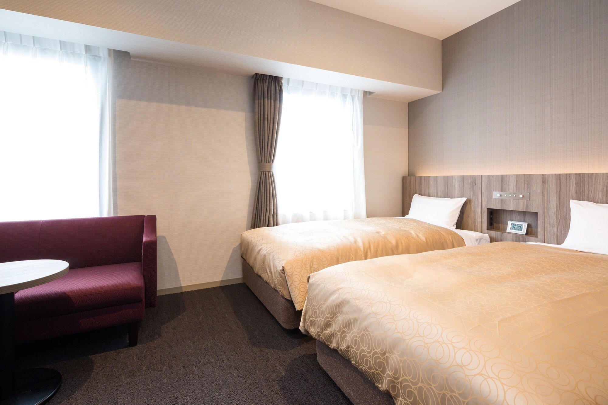 EXECUTIVE, TWIN BEDS