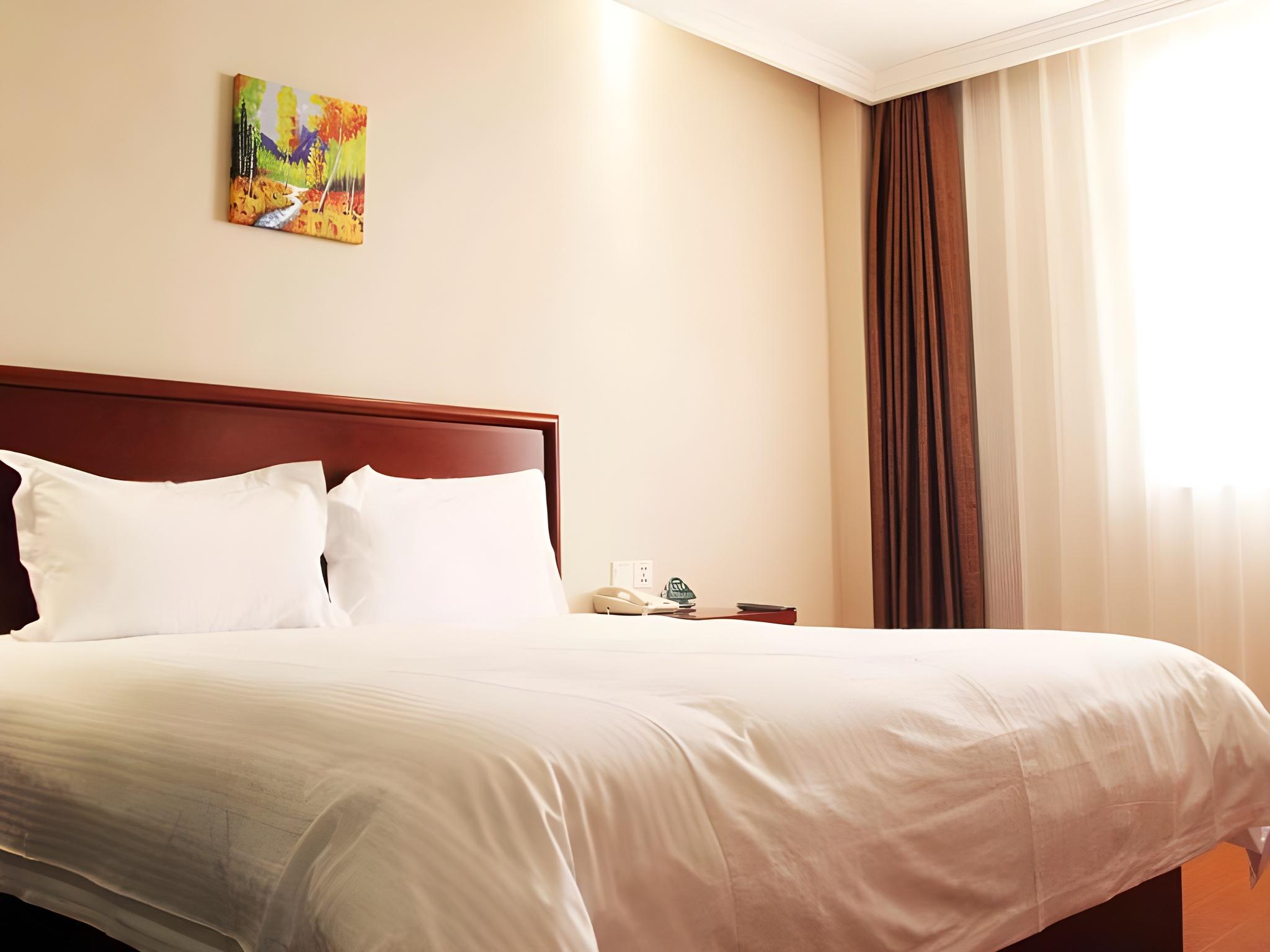 BUSINESS, QUEEN BED