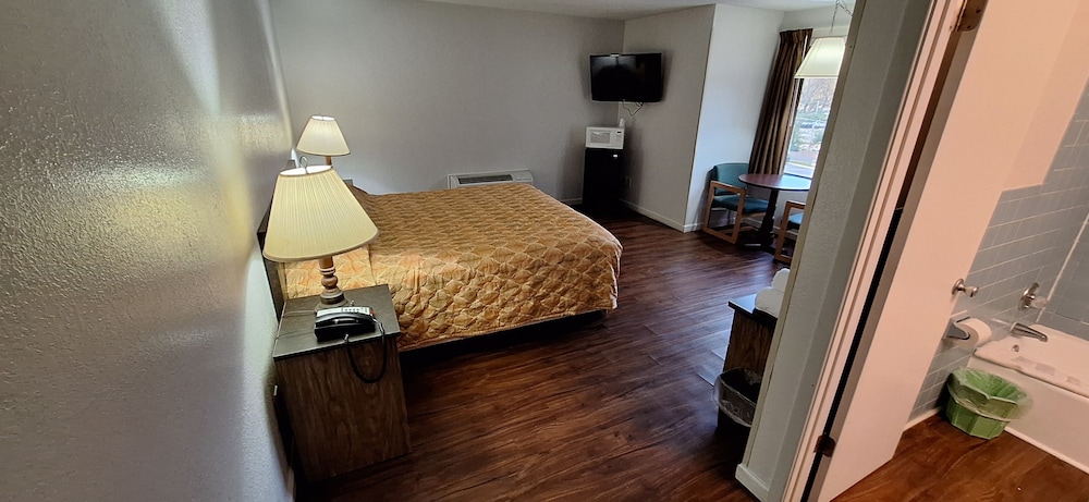 Tennessee Mountain Lodge Riverside by OYO photo5