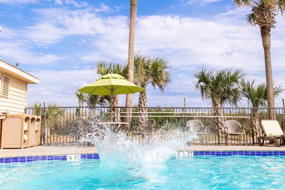 Surfside Beach Oceanfront Hotel 6/45