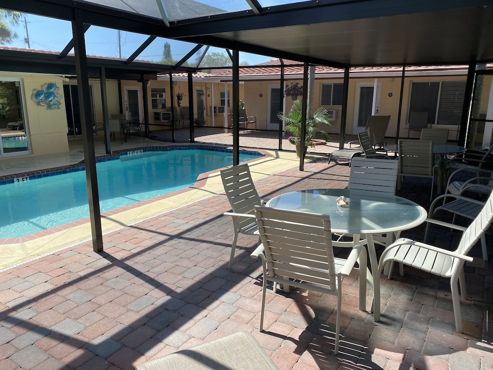 Tropical Villas of Venice Beach 54/71