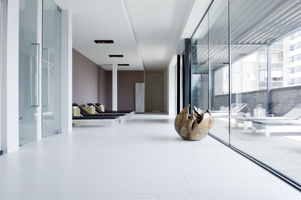 Carbon Hotel 15/61