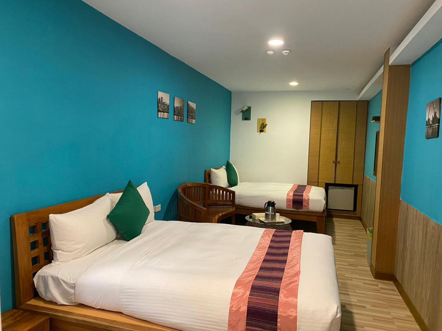 Room, Quadruple, No Window