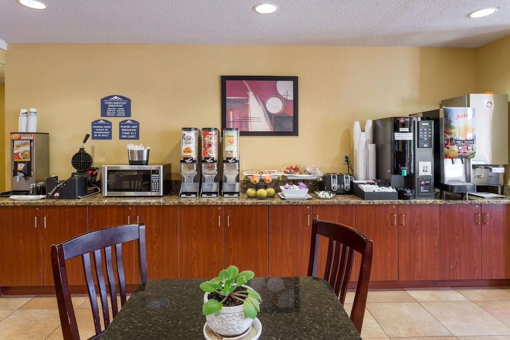 Microtel Inn Suites By Wyndham Hillsborough 18/25