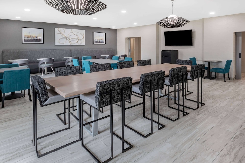 Hawthorn Extended Stay by Wyndham Ardmore 17/22