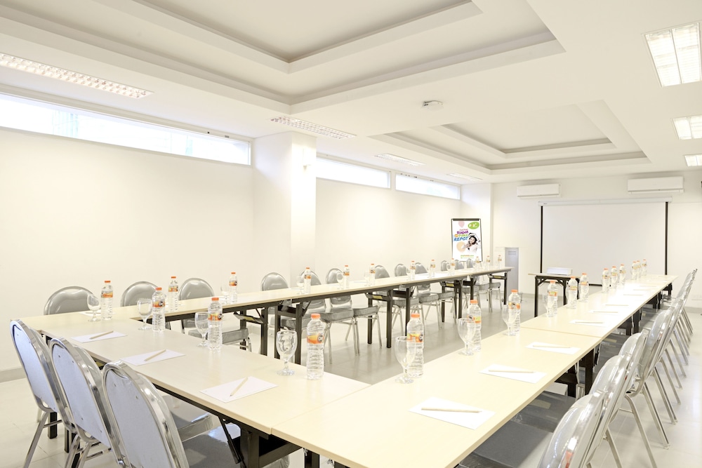 Pop! Hotel Diponegoro Surabaya 13/20