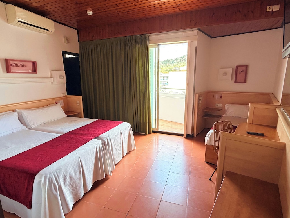 ROOM, TRIPLE, BALCONY