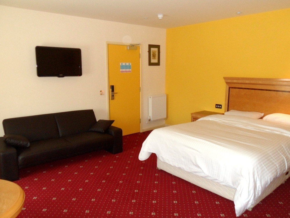Three Queens Hotel 9/50