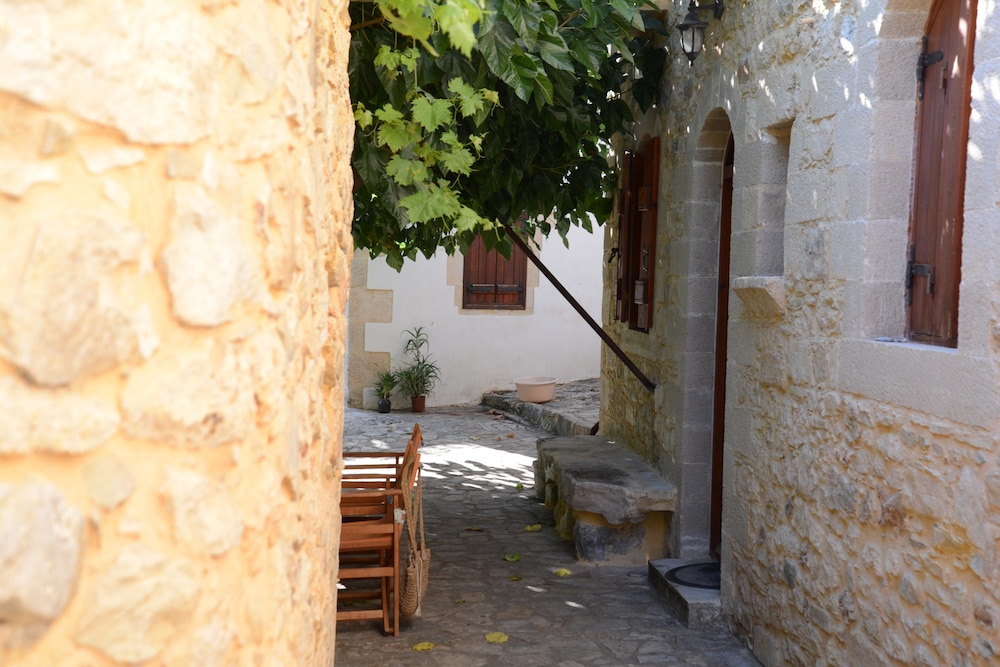 Patriko Traditional Residence 41/50