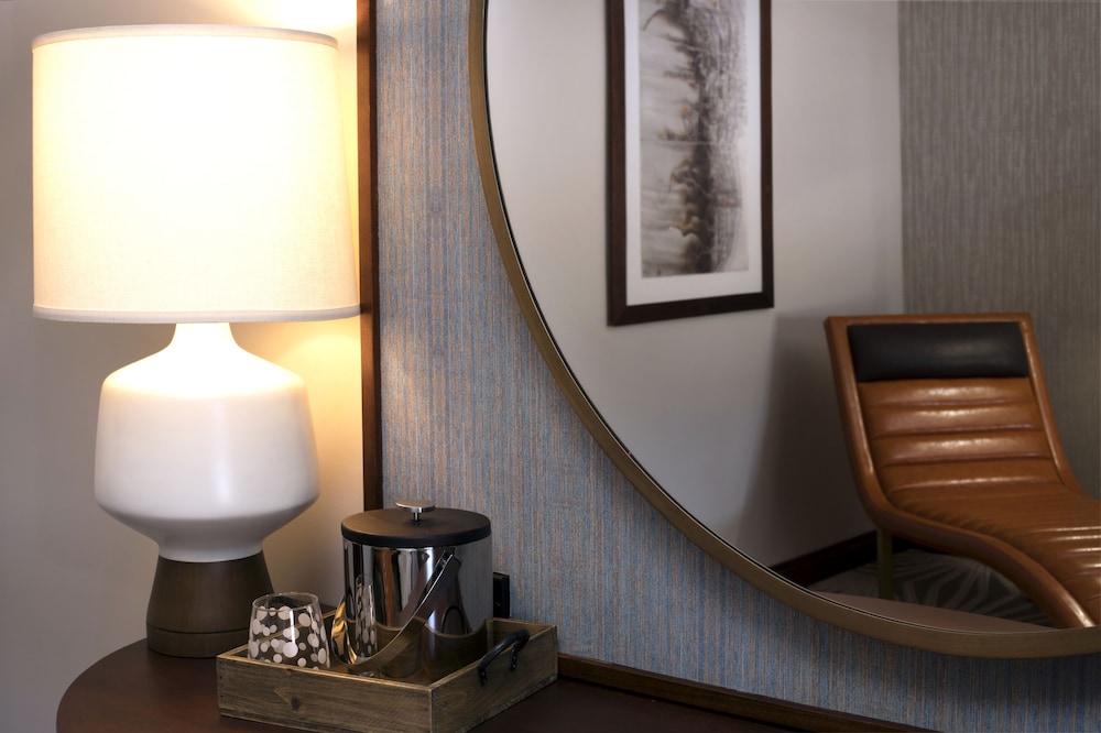 Hotel Adeline 33/64