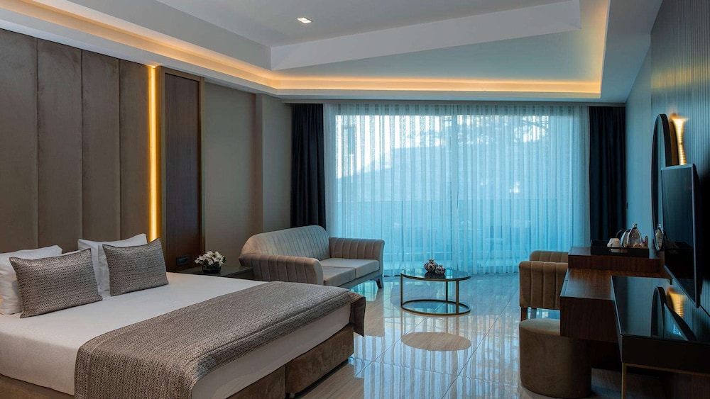 جناح عائلي بسرير مزدوج وسرير فردي بإطلالة على البحر، Vogue Hotel Supreme Bodrum 3/9