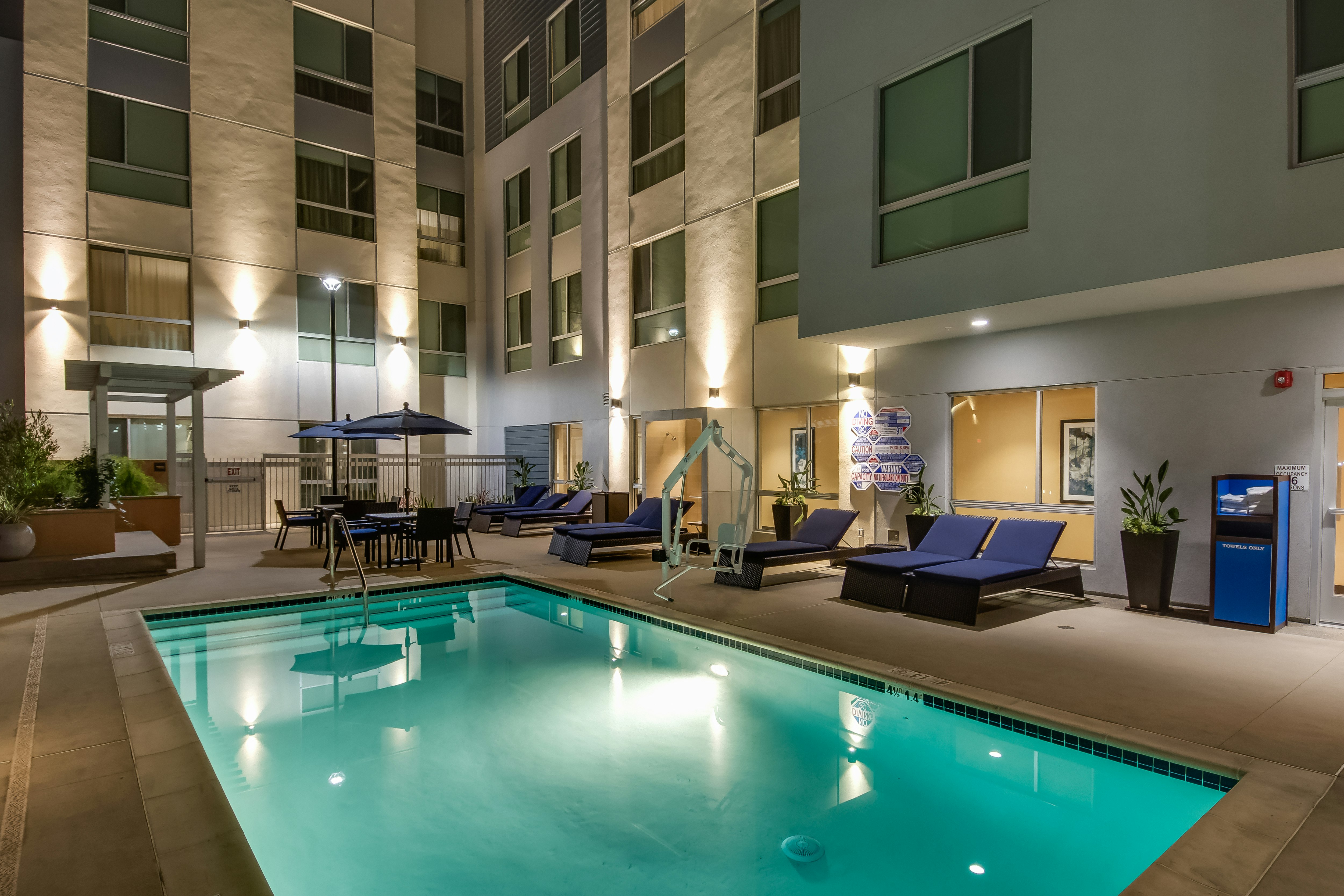 Hampton Inn And Suites Los Angeles Glendale 74/75