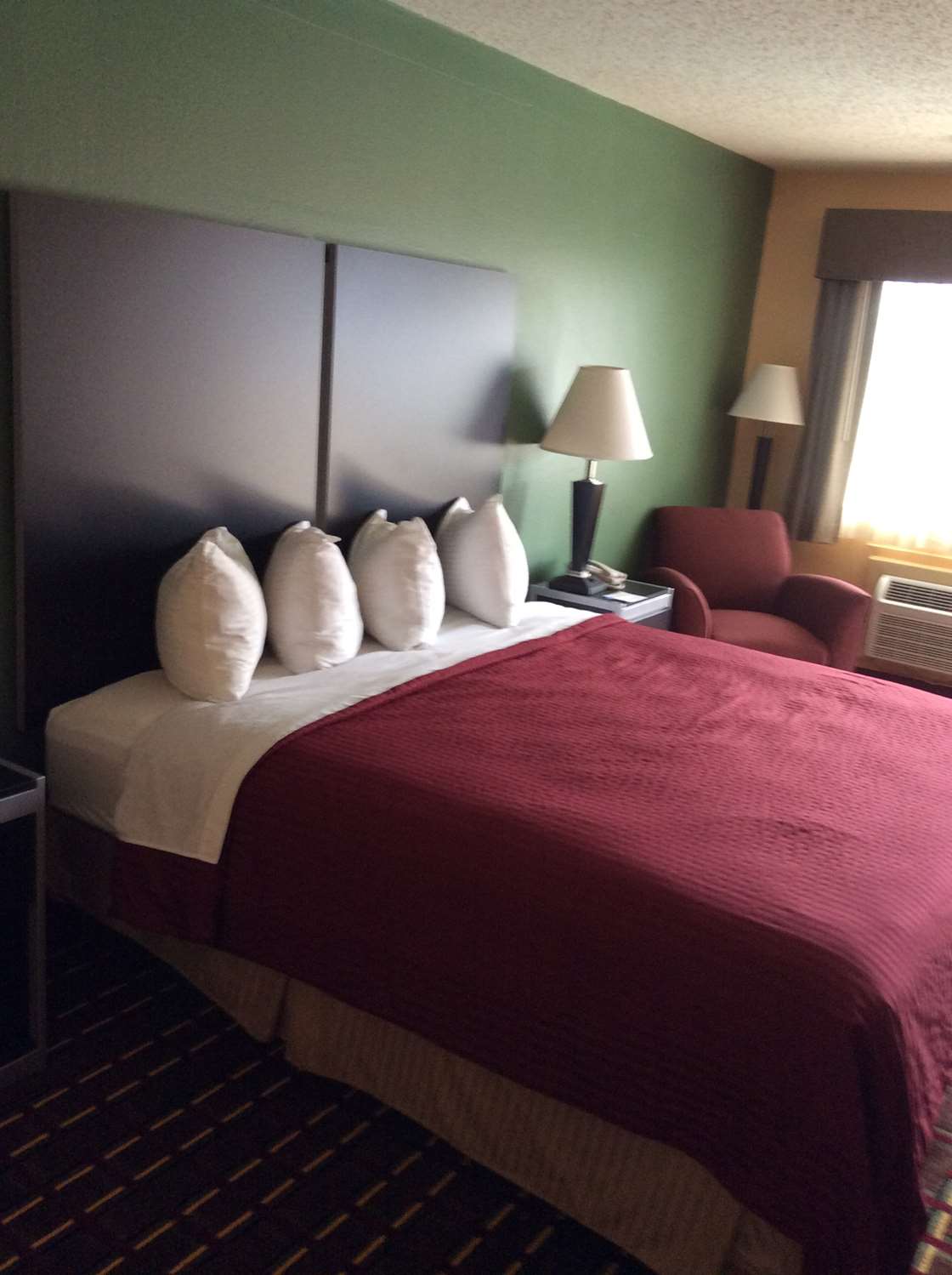 1 King Bed - Non-Smoking, Micfridge
