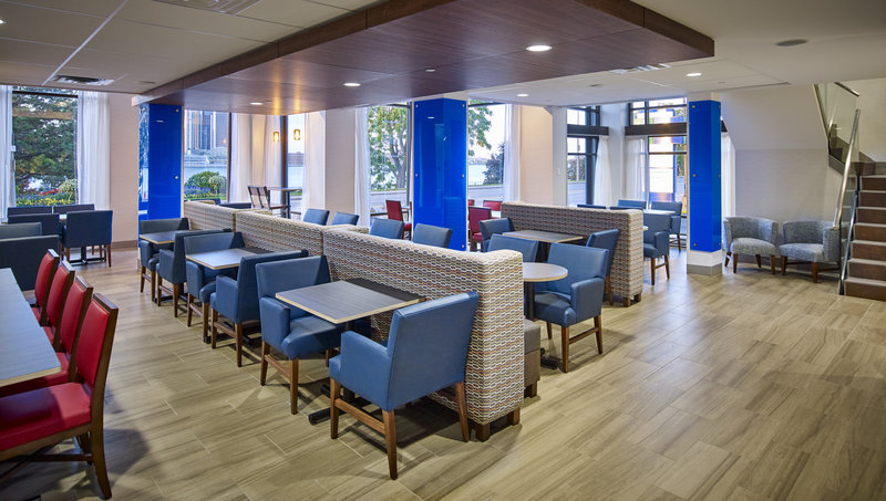Holiday Inn Express Windsor Waterfront 43/77