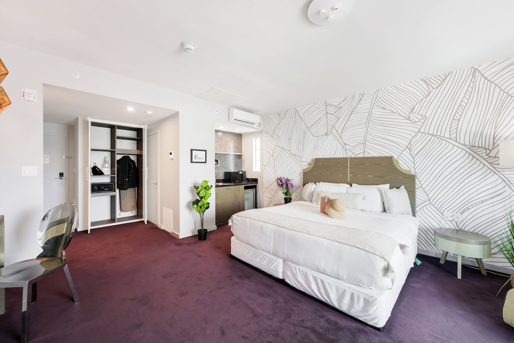 The L Hotel 18/50