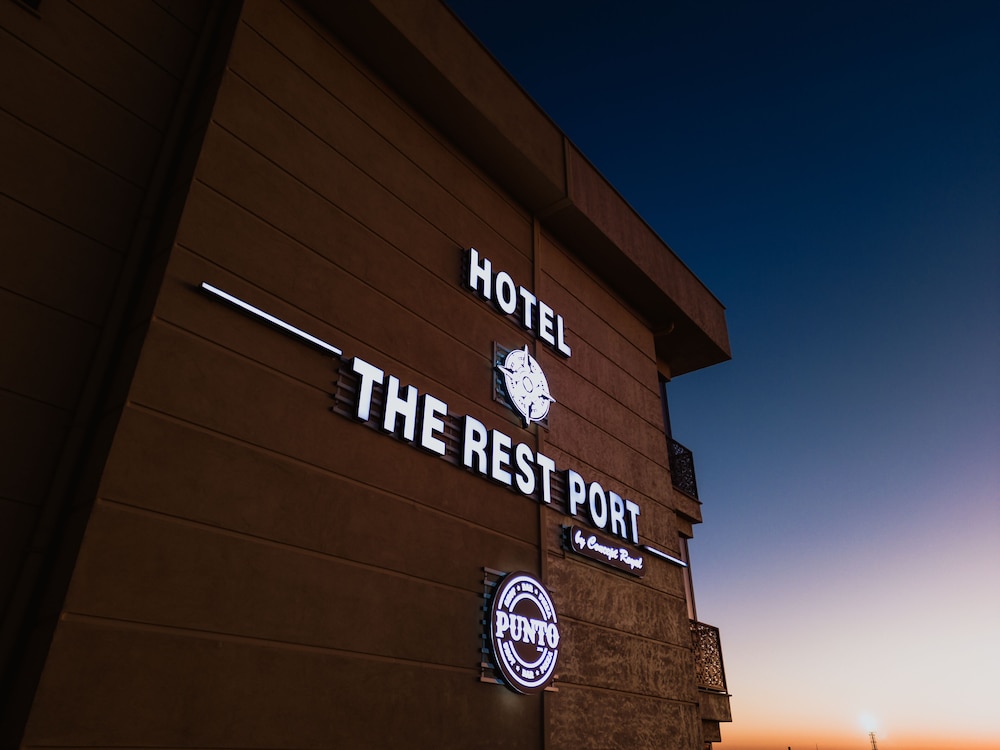 The Rest Port Hotel 3/50
