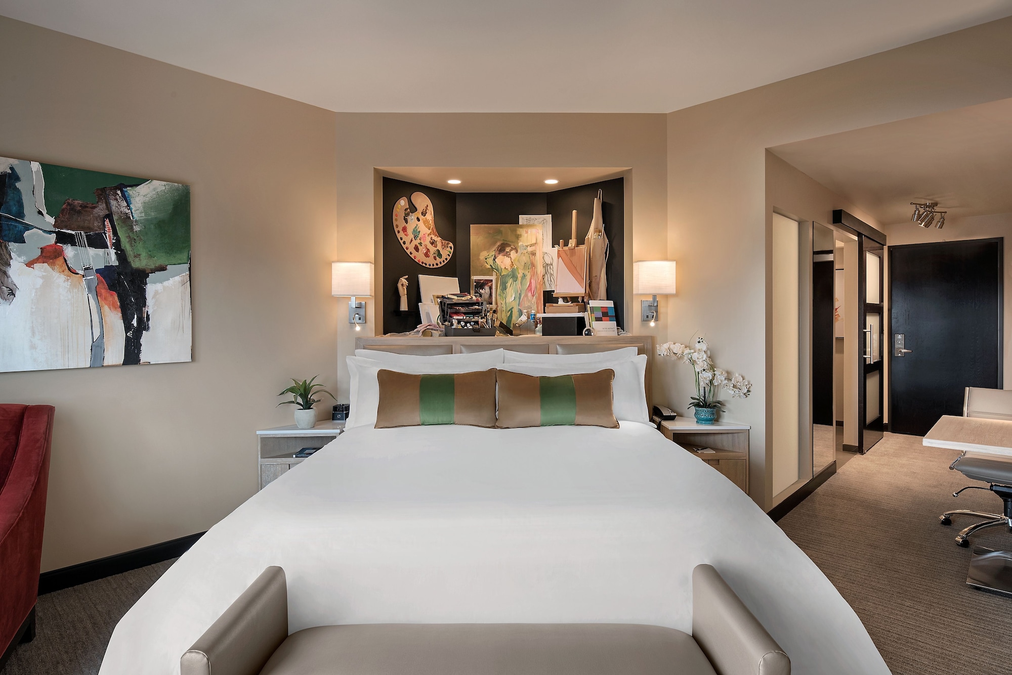 DELUXE, KING BED
