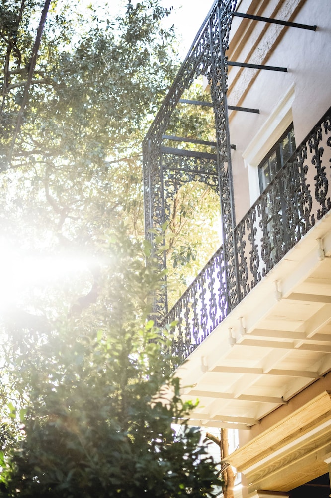 The Garden District Hotel 26/46