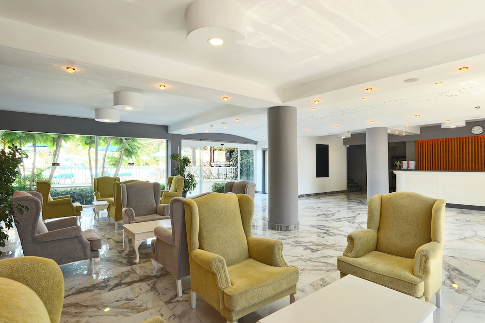 Summer Garden Suites And Beach Hotel 33/59
