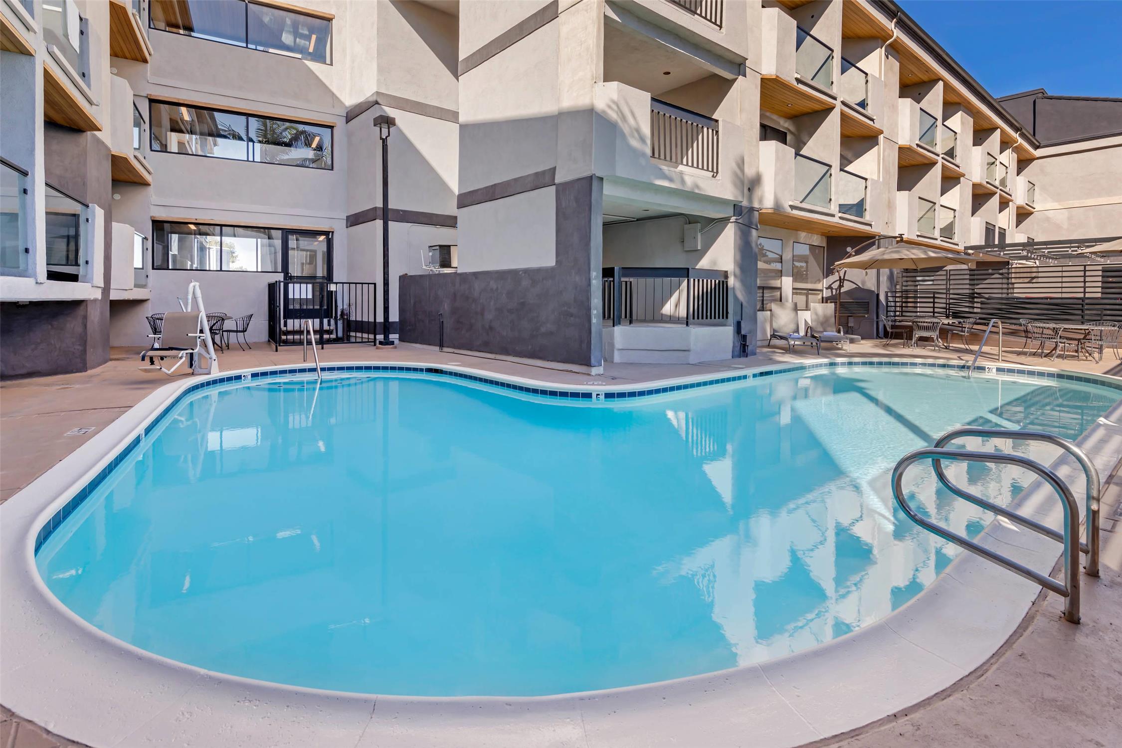 Comfort Inn & Suites Irvine Spectrum 31/49