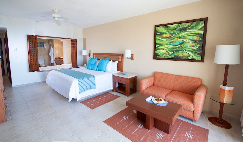 GR Solaris Lighthouse Los Cabos 32/73